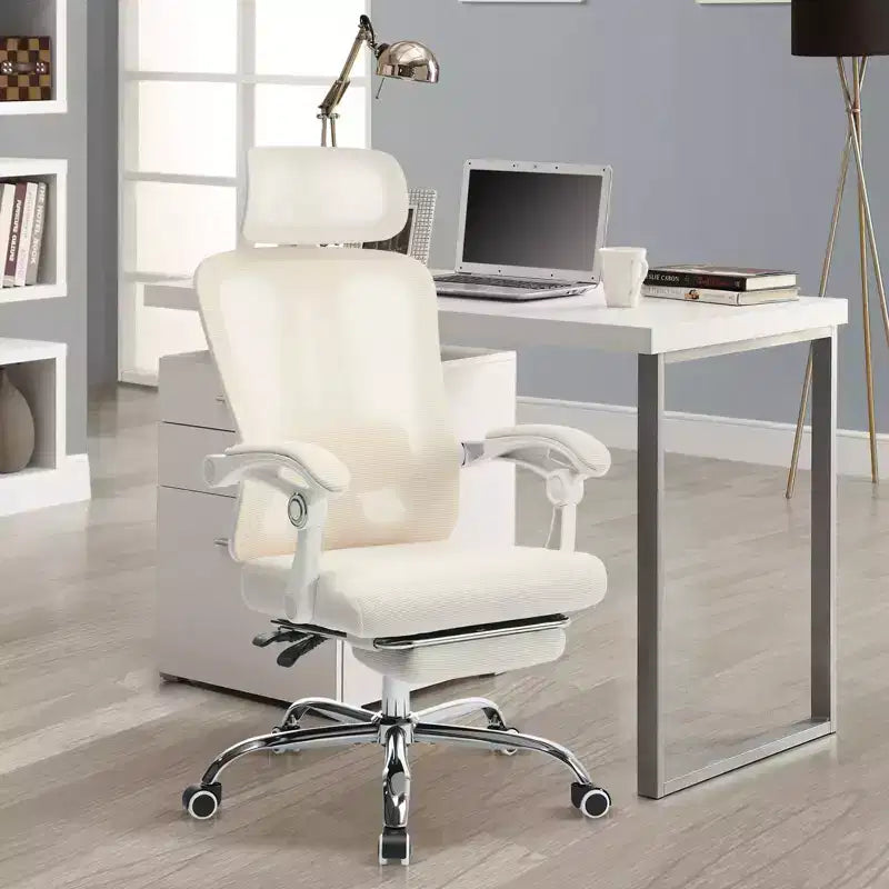 Sedia da ufficio con schienale alto in rete beige/nera con poggiapiedi retrattile, singola
