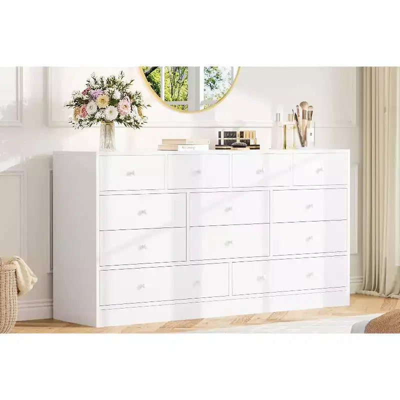 Comò a 12 cassetti largo con prese di corrente – Marrone scuro / Grigio chiaro / Bianco