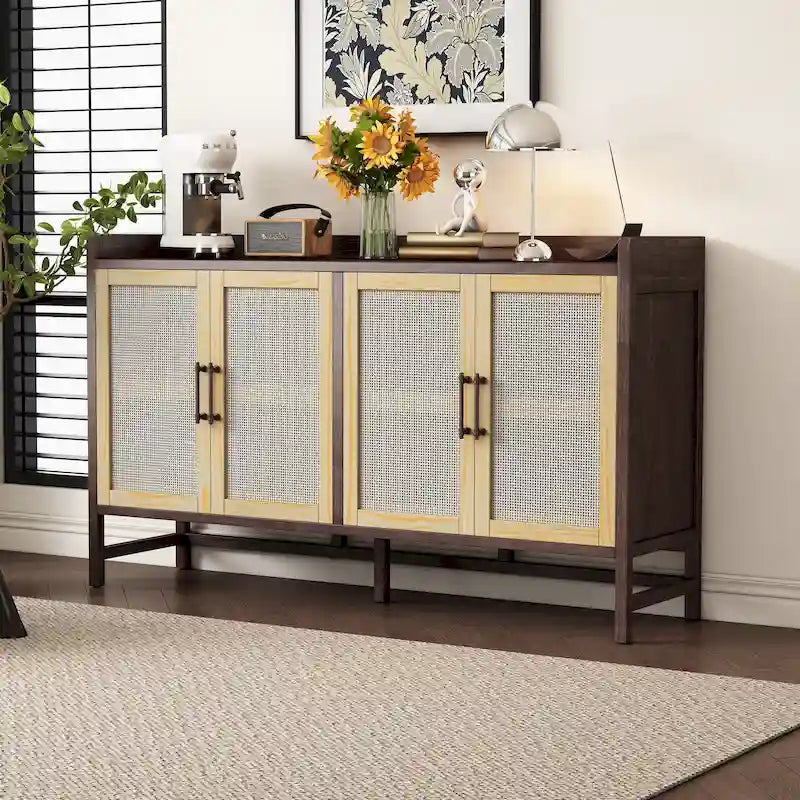 Credenza rustica con ante decorative in rattan