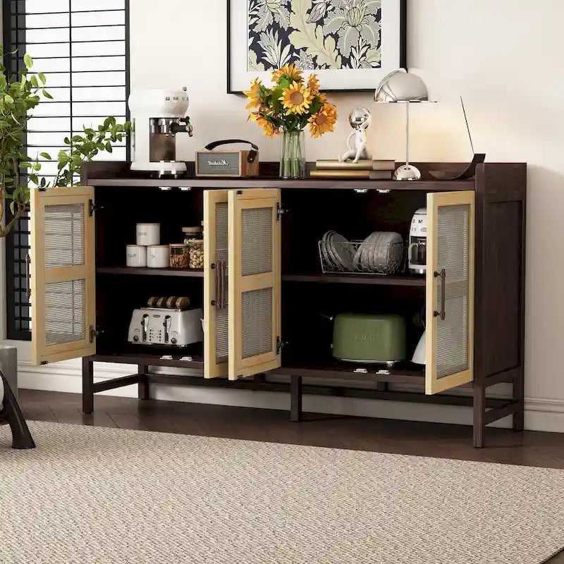 Credenza rustica con ante decorative in rattan