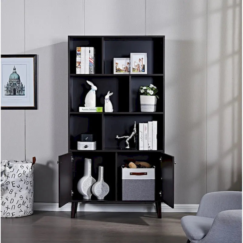 Bücherregal mit Türen
