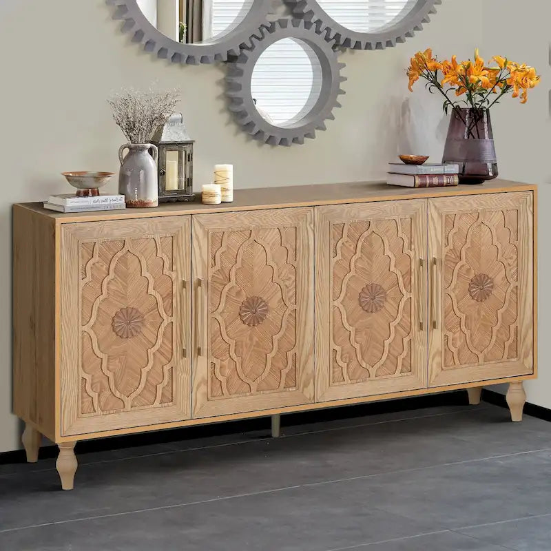Grand meuble de rangement avec porte à fleurs sculptées et poignée métallique, idéal pour le salon, la cuisine et l'entrée