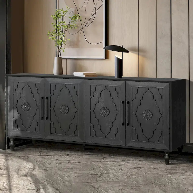 Grand meuble de rangement avec porte à fleurs sculptées et poignée métallique, idéal pour le salon, la cuisine et l'entrée